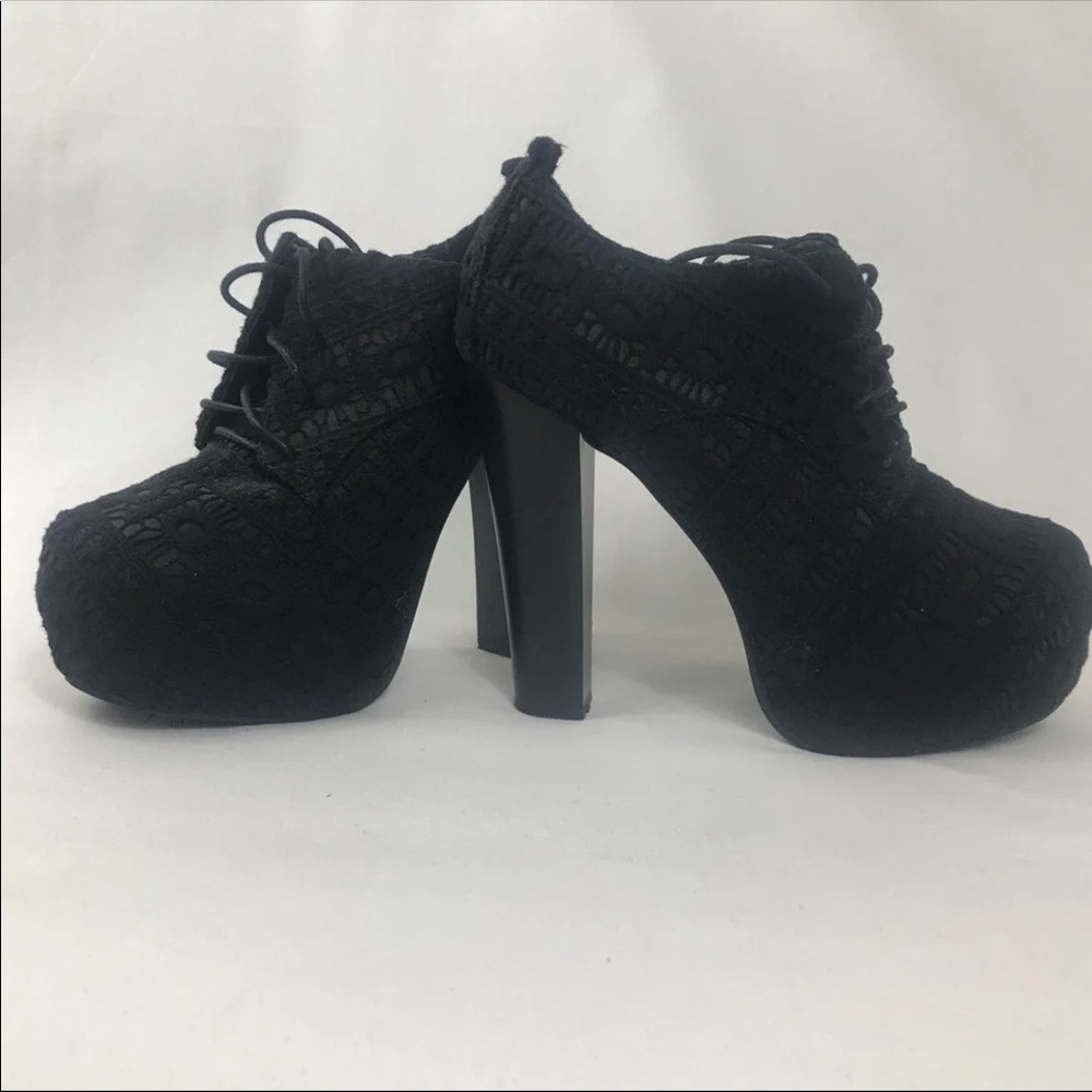 Women's Black Decor Suede Ankle Pump Booties